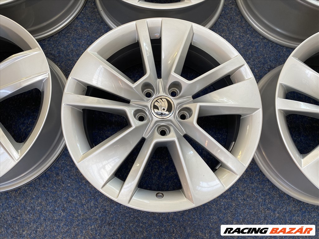 (3716)  Skoda 17 gyári alufelni felni, 5x112, Kodiaq Octavia 5. kép