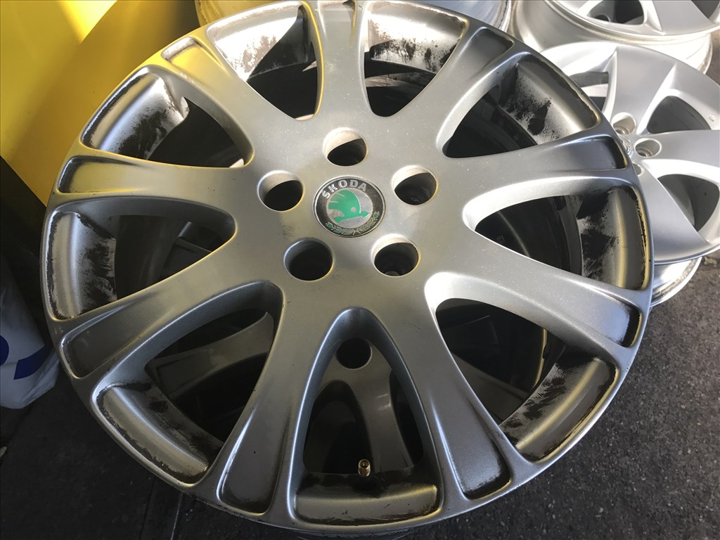 Skoda Octavia RS gyári 7X17-es 5X112-es ET54-es könnyűfém felni garnítúra eladó 1. kép