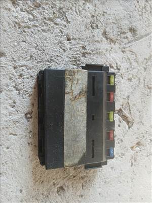 Lexus IS 200d vezető oldali biztositéktábla