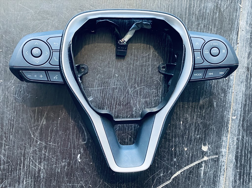 Toyota RAV4 (XA50) multikormány gomb  1. kép