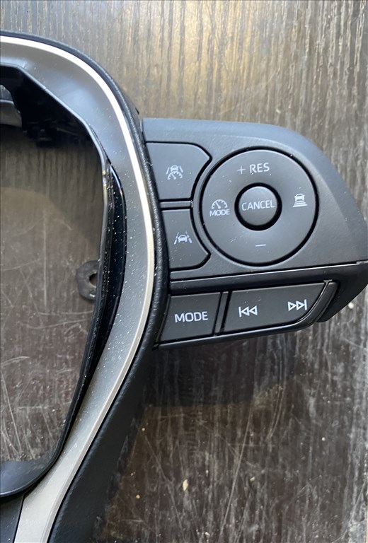 Toyota RAV4 (XA50) multikormány gomb  3. kép