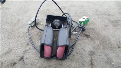 Volvo 30780608 V50 hátsó biztonsági öv csataljzat