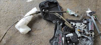 Mazda 5 (CW) Bal hátsó zárszerkezet 