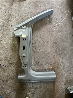 Skoda Karoq bal A oszlop és küszöb 