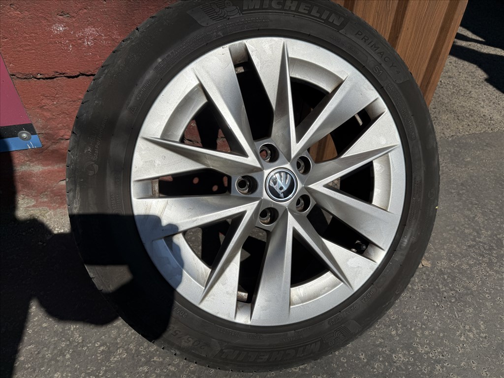 Skoda Octavia gyári 7x17-es 5x112-es ET46 könnyűfém felni garnitúra eladó 2. kép