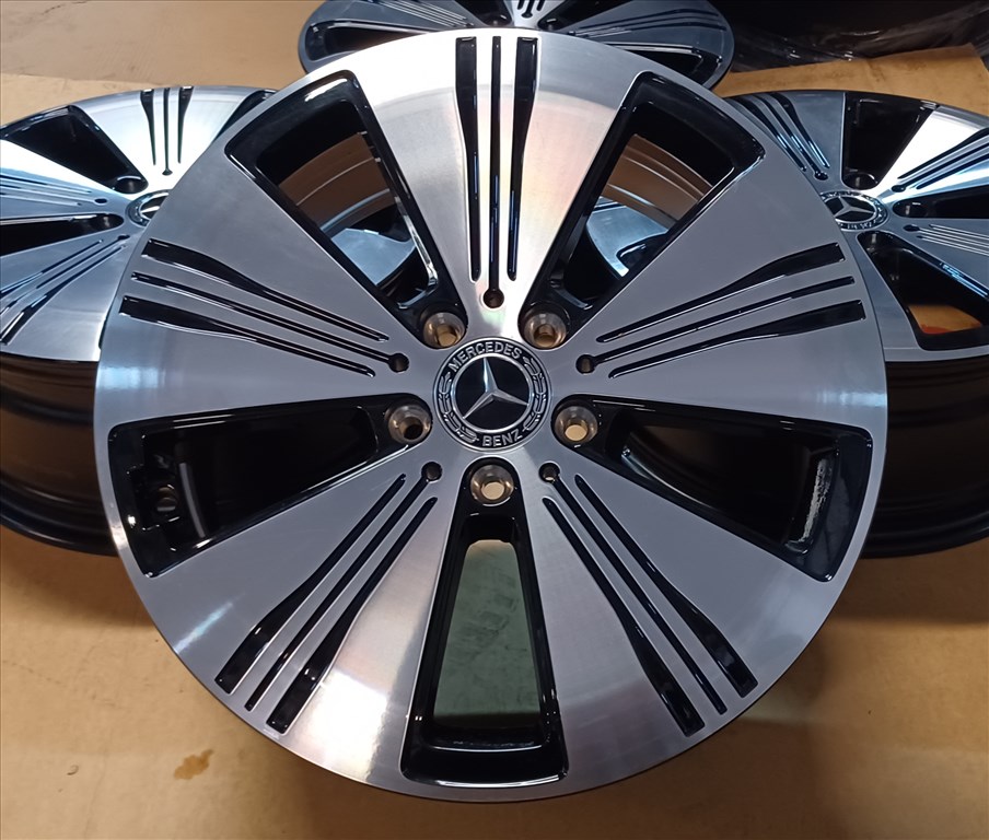Gyári Mercedes W243 EQA EQB alufelni 5x112 7,5x18 ET53,5 4db 1. kép