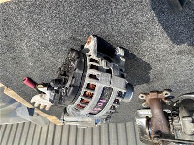 VW TOURAN 5T1 Generátor