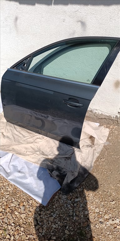 Audi A4 B8 MEGMARADT ALKATRÉSZEK  1. kép