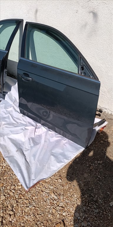 Audi A4 B8 MEGMARADT ALKATRÉSZEK  2. kép