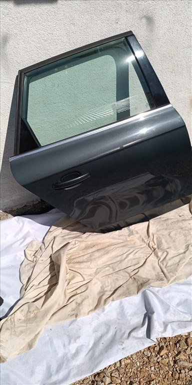 Audi A4 B8 MEGMARADT ALKATRÉSZEK  3. kép