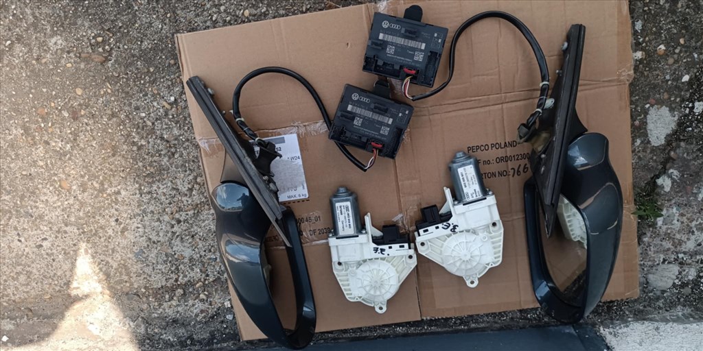 Audi A4 B8 MEGMARADT ALKATRÉSZEK  4. kép