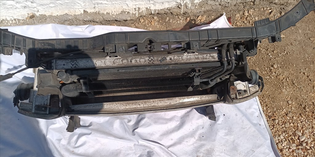 Audi A4 B8 MEGMARADT ALKATRÉSZEK  5. kép