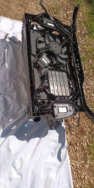 Audi A4 B8 MEGMARADT ALKATRÉSZEK  6. kép