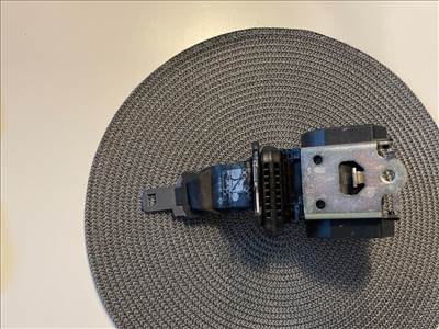 DACIA DUSTER  Hátsó középső Biztonsági Öv