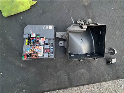 NISSAN JUKE F15 Biztosítéktábla Motortér