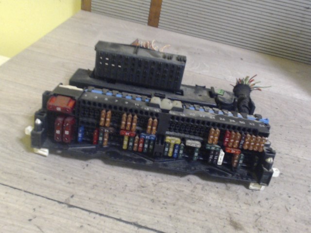 BMW E46 98-05 Biztosítéktábla BCM BSI BSM SAM GEM modul  1. kép