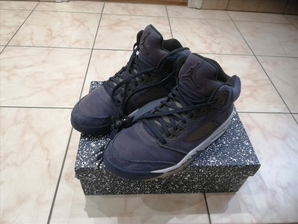 Újszerű állapotú Jordan 5 "Navy" férfi cipő 43-as méretű 1. kép