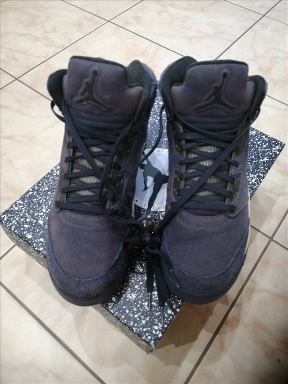 Újszerű állapotú Jordan 5 "Navy" férfi cipő 43-as méretű 2. kép