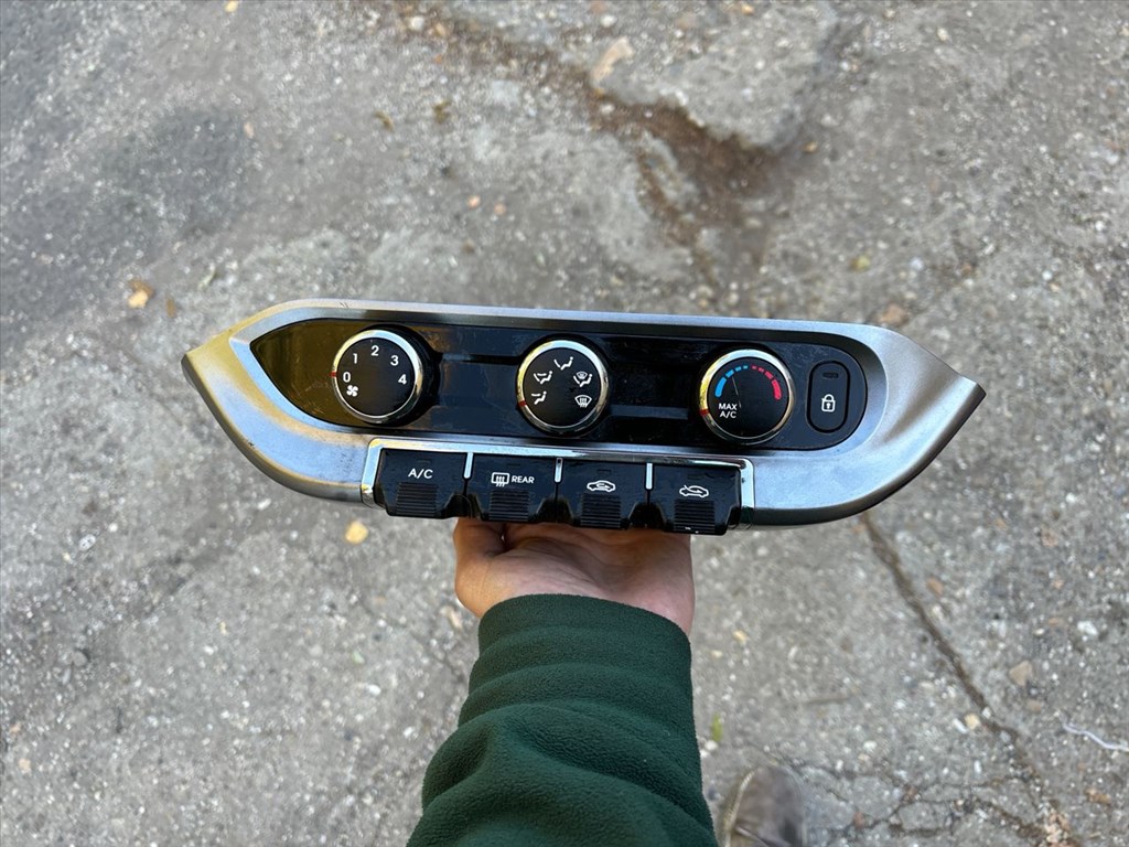 KIA RIO III UB Fűtéskapcsoló (digit klímás) 1. kép