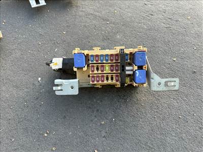 NISSAN JUKE F15 Biztosítéktábla Utastér