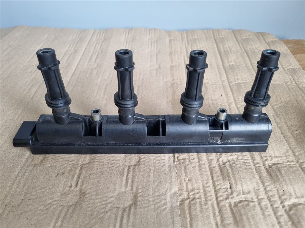 Opel Corsa E 1.4 ecoFlex Start&Stop Gyújtótrafó 8304 ,  hella5da35800034-B14NET 1. kép