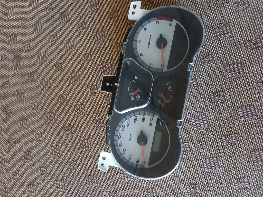 Suzuki Ignis  km óracsoport 2003 2. kép