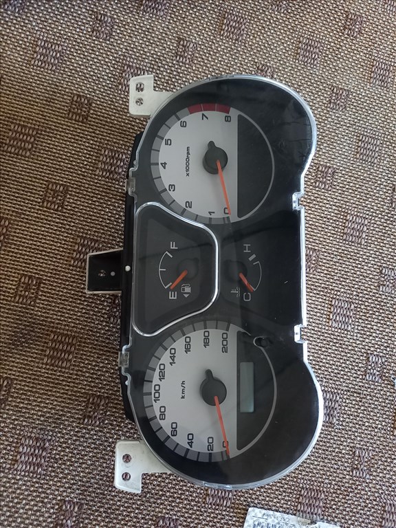 Suzuki Ignis  km óracsoport 2003 4. kép