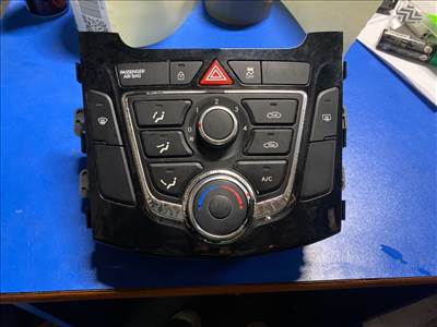 HYUNDAI i30 GD Fűtéskapcsoló (manuális klímás)