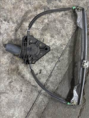 Renault Clio II jobb első ablakemelő motorral 0130821691