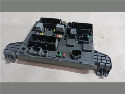 Opel Astra J Biztosítéktábla Csomagtér 6018 ,  365927271 13302301