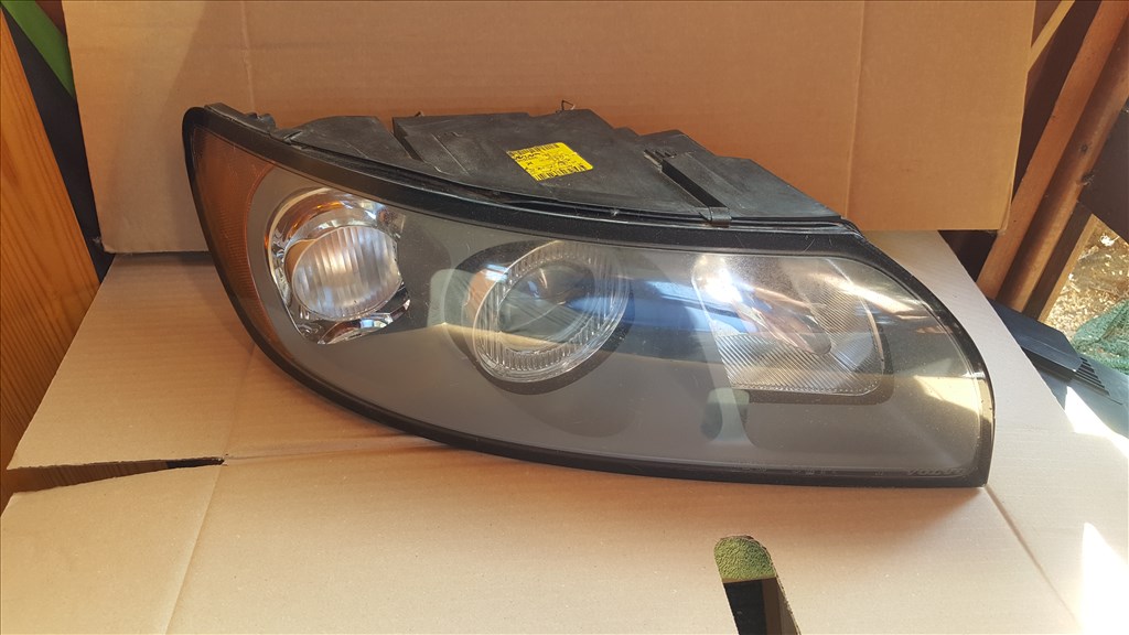 Volvo 30698886 V50 jobb halogén fényszóró 1. kép