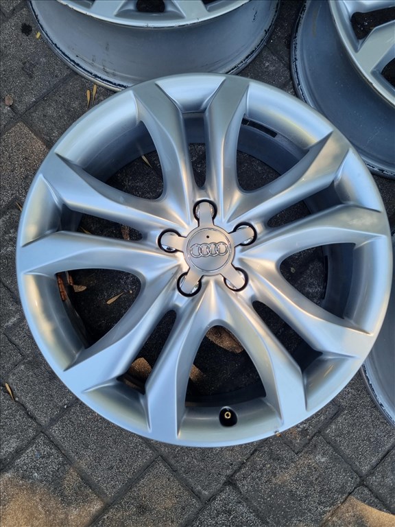  5x112 lyukosztású 7JJ 19" újszerű gyári Audi felni alufelni 3. kép