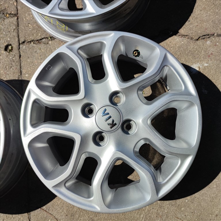 4x100 15 Gyári Kia alufelni 89000ft a 4db/235/ 2. kép