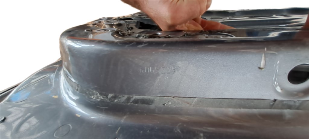 Audi A6 (C4 - 4A) jobb első ajtó, sérült - javítható  4a0831052 g0652251 6. kép