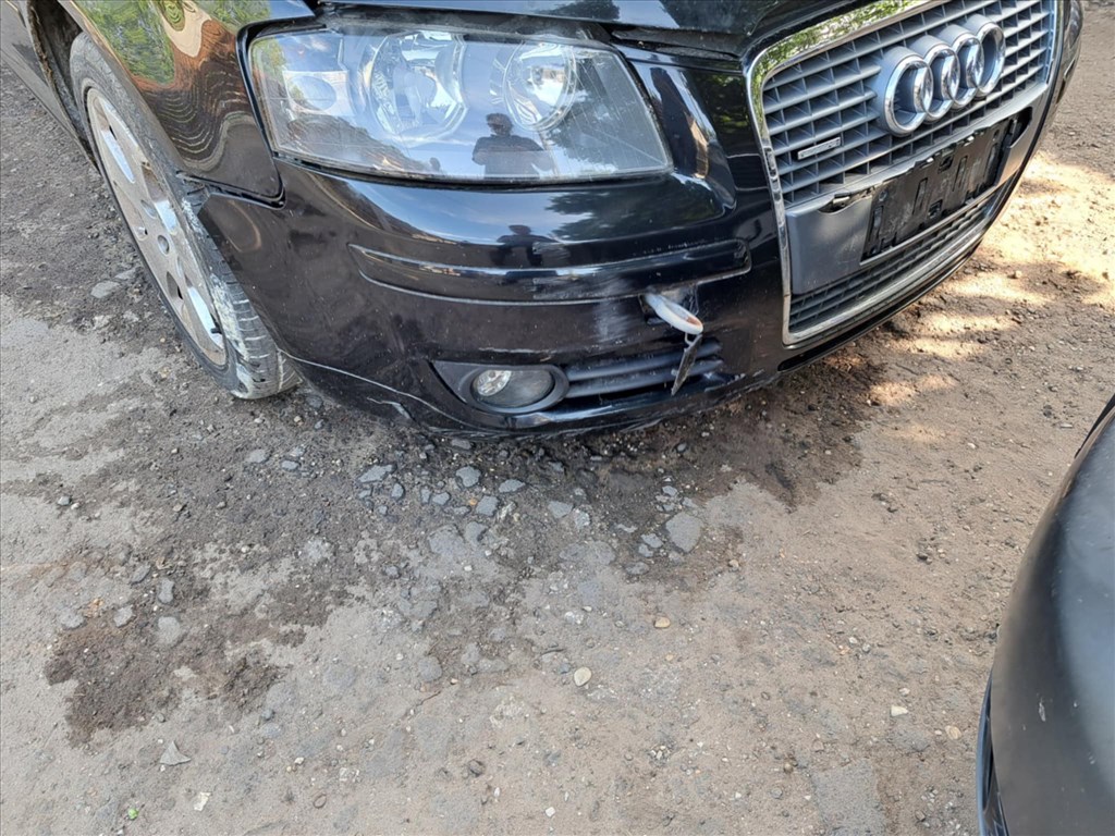 Audi A3 (8P) 3.2 quattro első lökhárító S line sérült 7. kép