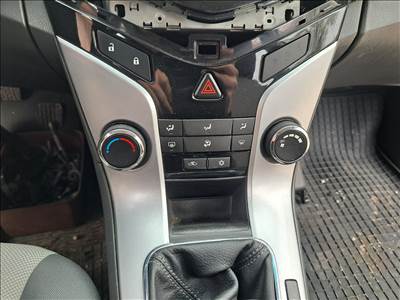 Eladó Chevrolet Cruze fűtéskapcsoló / klíma vezérlő panel