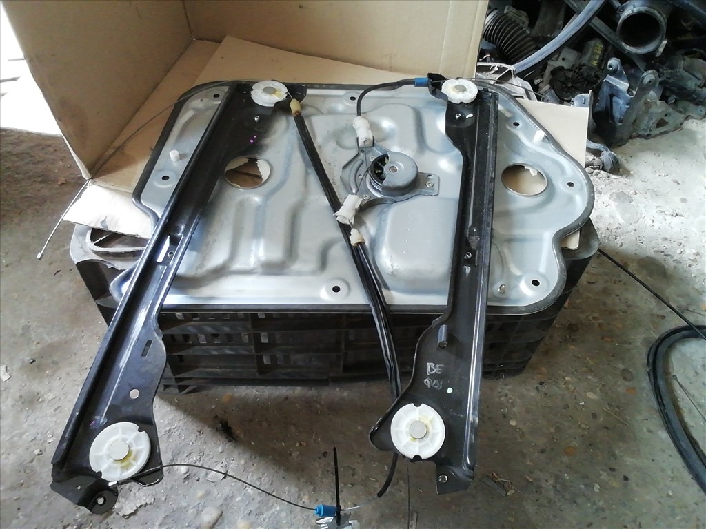 Nissan Qashqai (J10) Bal első Ablakemelő Szerkezet  1. kép