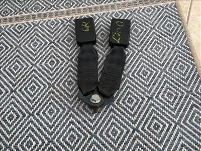 DACIA DUSTER  Hátsó középső Biztonsági Öv Csat