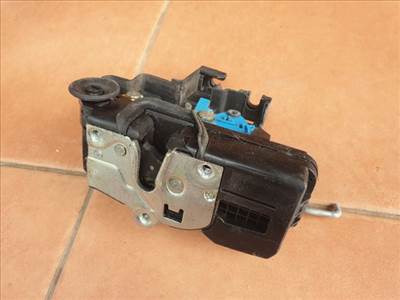 Opel Antara Jobb hátsó ajtózár 