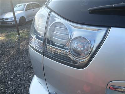 Lexus RX 400h bal hátsó, belső lámpa 