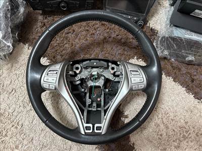 NISSAN PULSAR C13 Kormány