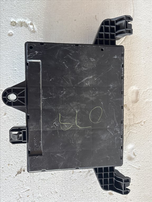 opel astra j biztosítéktábla csomagtér   4. kép