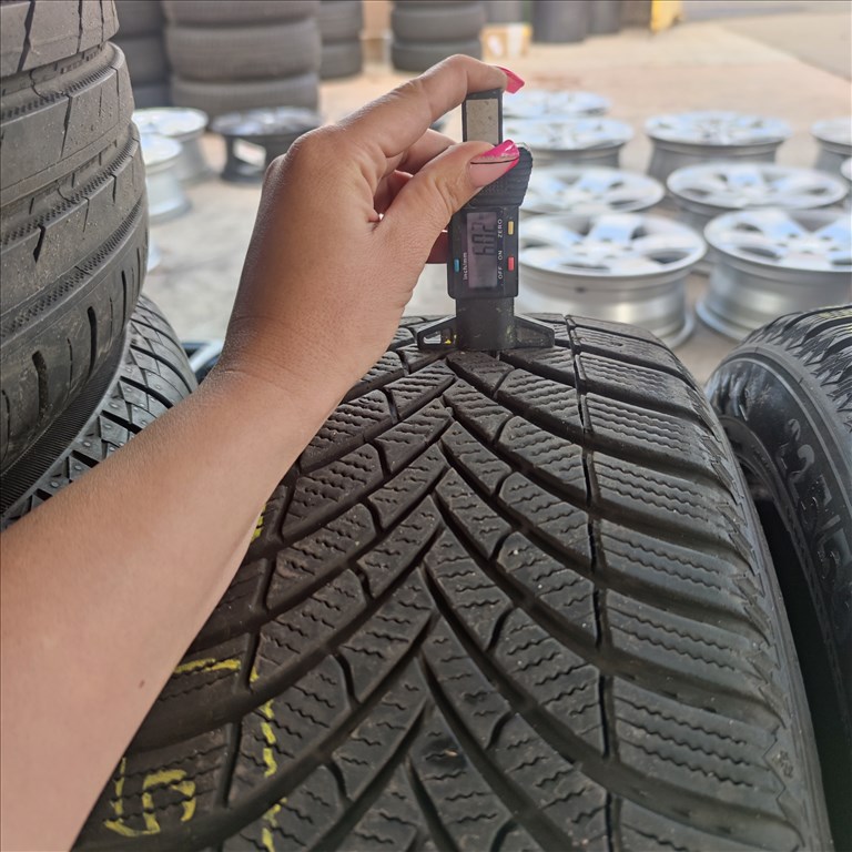  225/55 R17 Semperit téli gumi 77000ft a 4db/165/ 1. kép