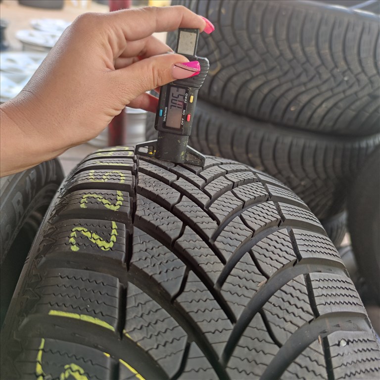  225/55 R17 Semperit téli gumi 77000ft a 4db/165/ 4. kép