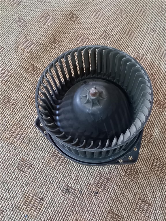 Suzuki Ignis fűtőmotor  2003 2. kép