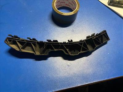 KIA CEED Ferdehátú ED Bal Fényszóró Tartó