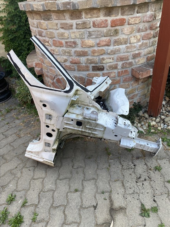 Fiat 500L bal hátsó negyed jobb első bal első negyed 1. kép