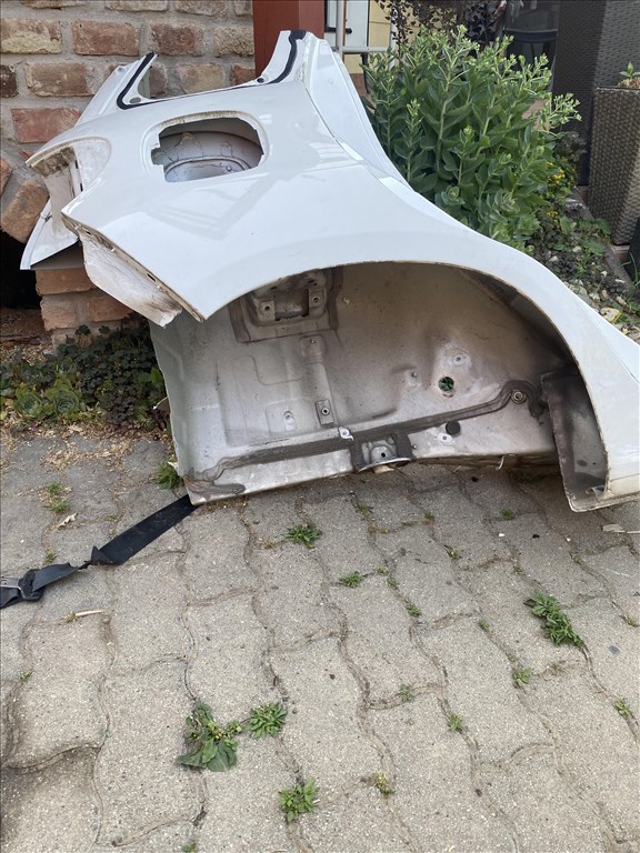 Fiat 500L bal hátsó negyed jobb első bal első negyed 5. kép