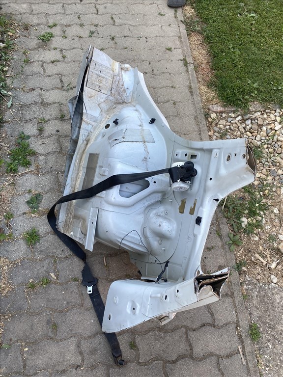 Fiat 500L bal hátsó negyed jobb első bal első negyed 6. kép