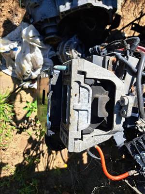 Volkswagen Golf IV 1.9 TDI váltó tartóbak 